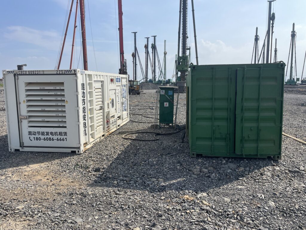 Foxtheon HP1000 hybrid power system at a construction site