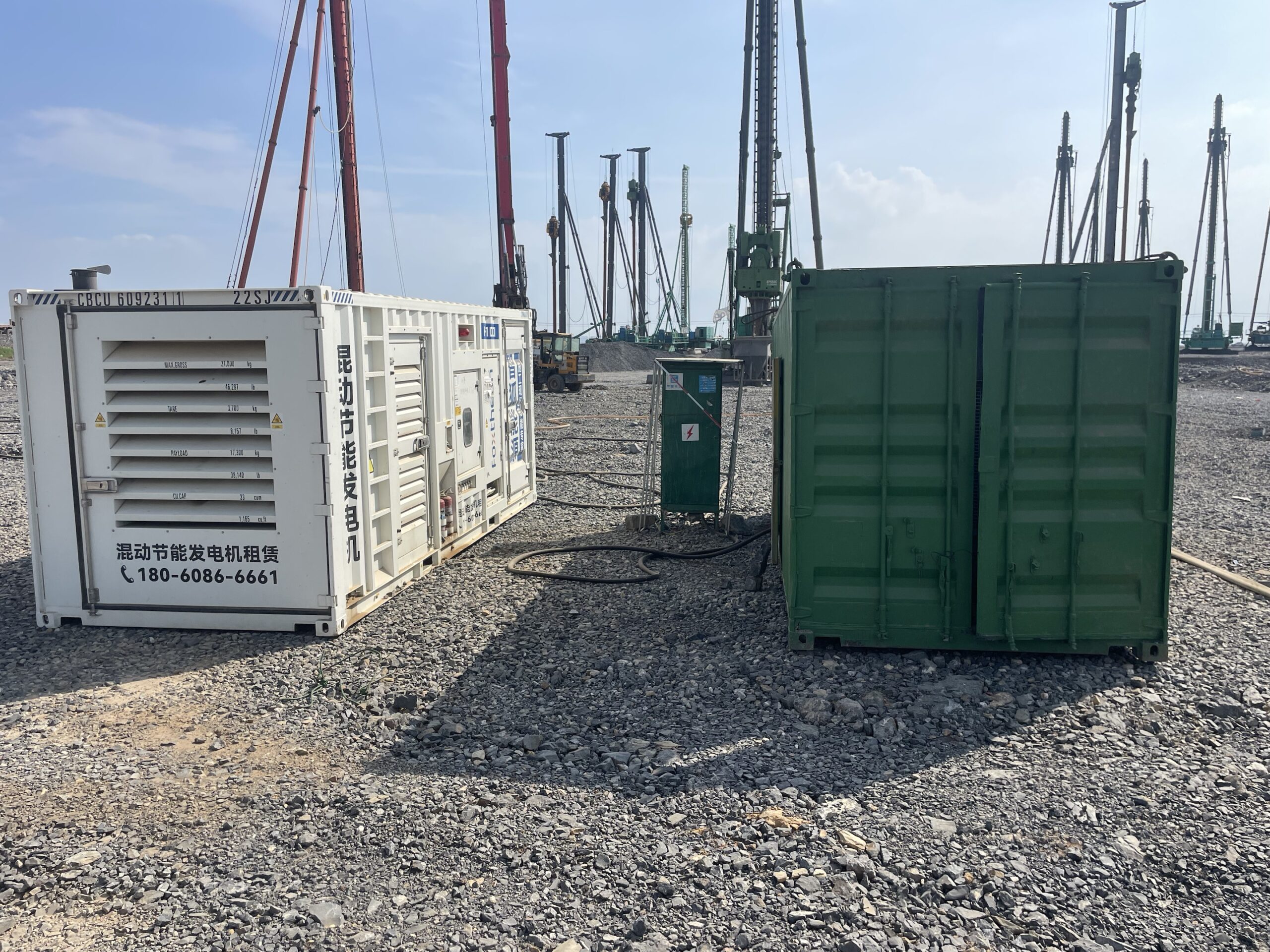 Foxtheon HP1000 hybrid generator providing a centralized power solution for foundation piling rigs at an airport construction site.