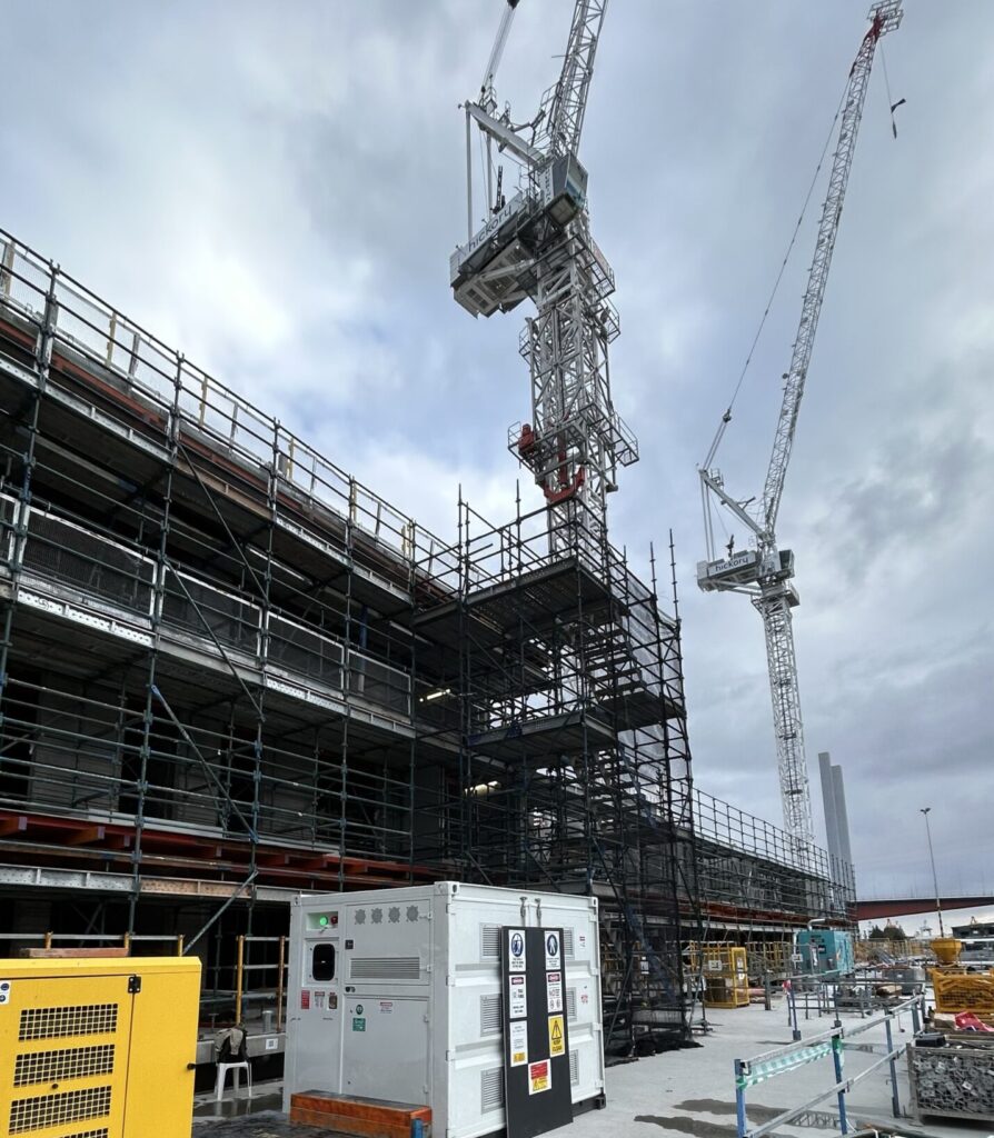 Foxtheon Hybrid battery energy storage system powering a tower crane on construction site