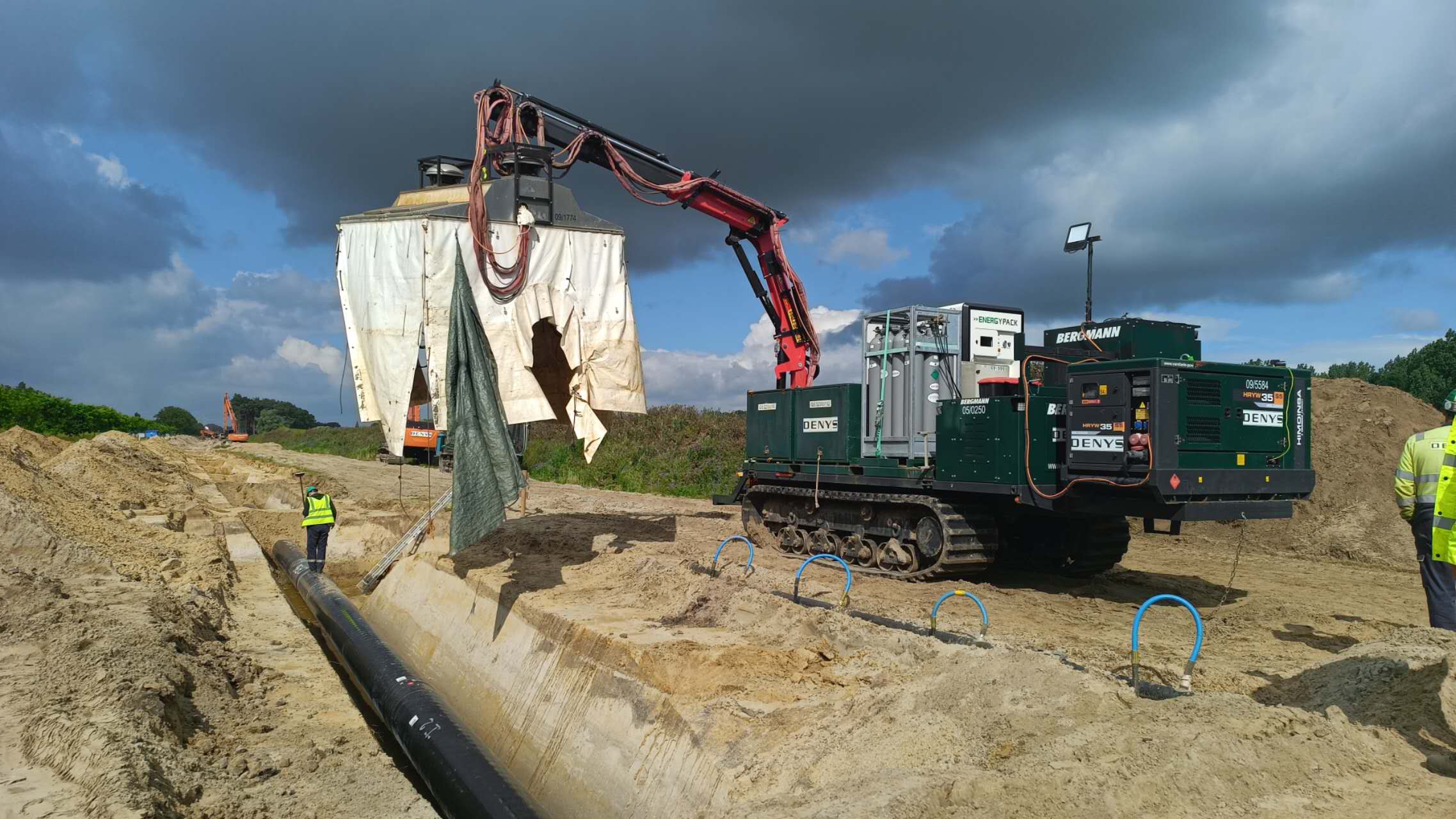 Foxtheon Hybrid BESS deployed with crawler equipment in a Belgium trenchless construction application